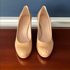 Stuart Whitman Beige Patent Leather Pumps